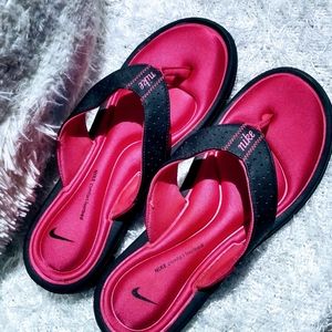 Nike comfort footbed flip flops. Size 9 women's